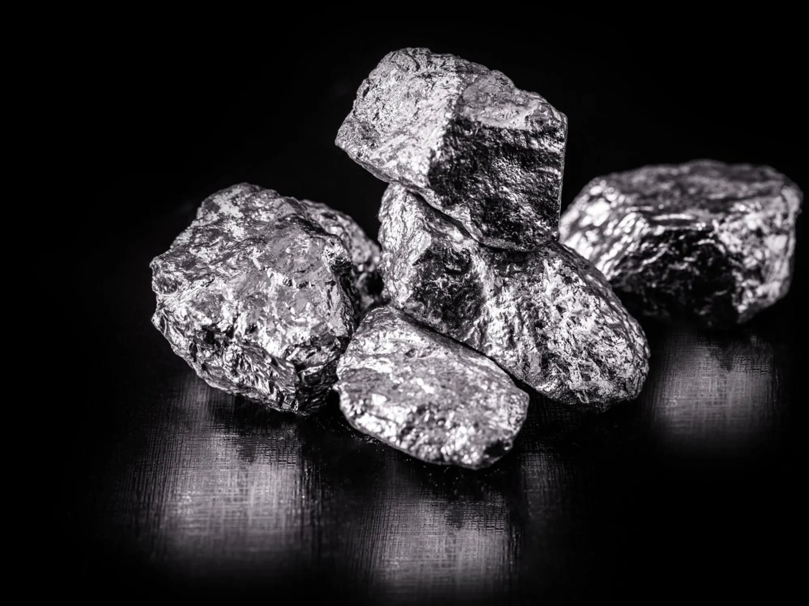 Frammenti di metallo grezzo